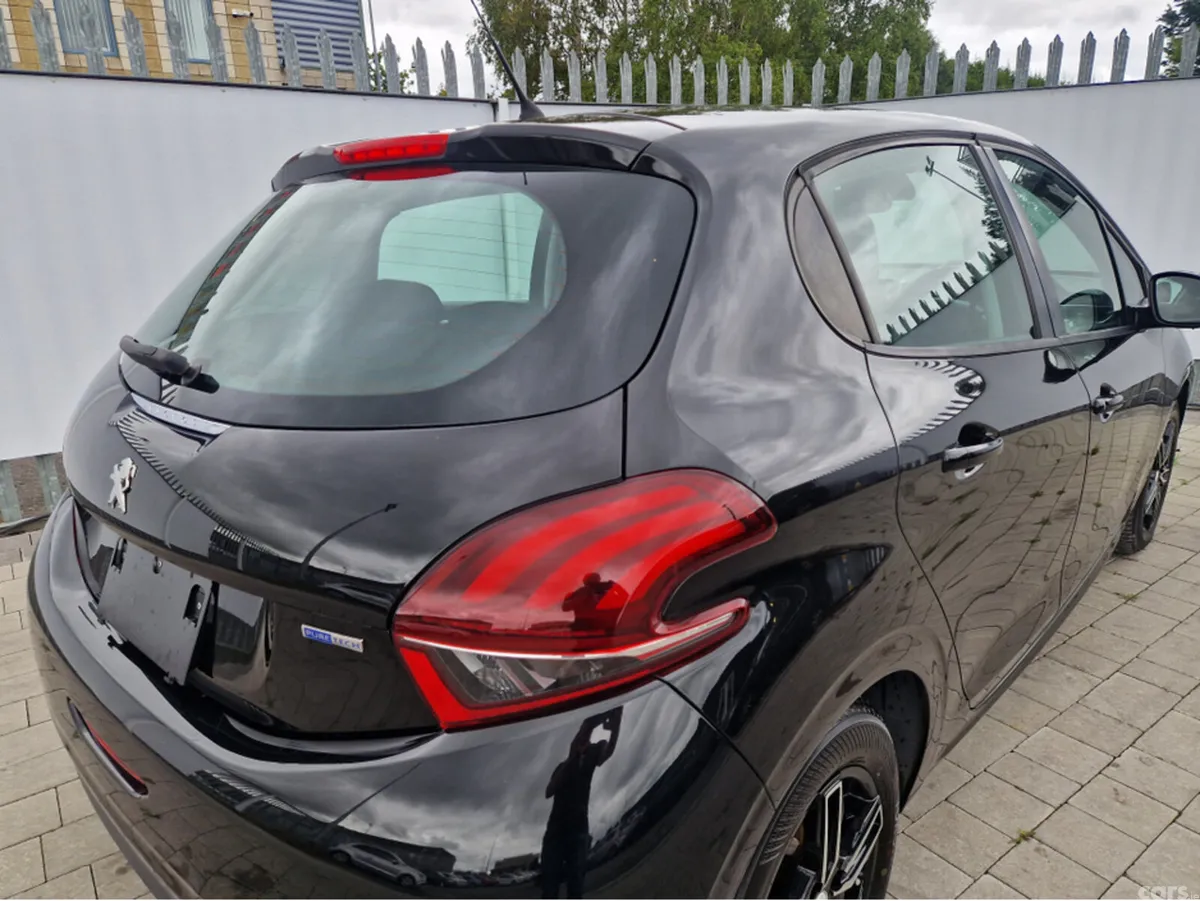 Peugeot 208 Hatchback, Petrol, 2017, Black