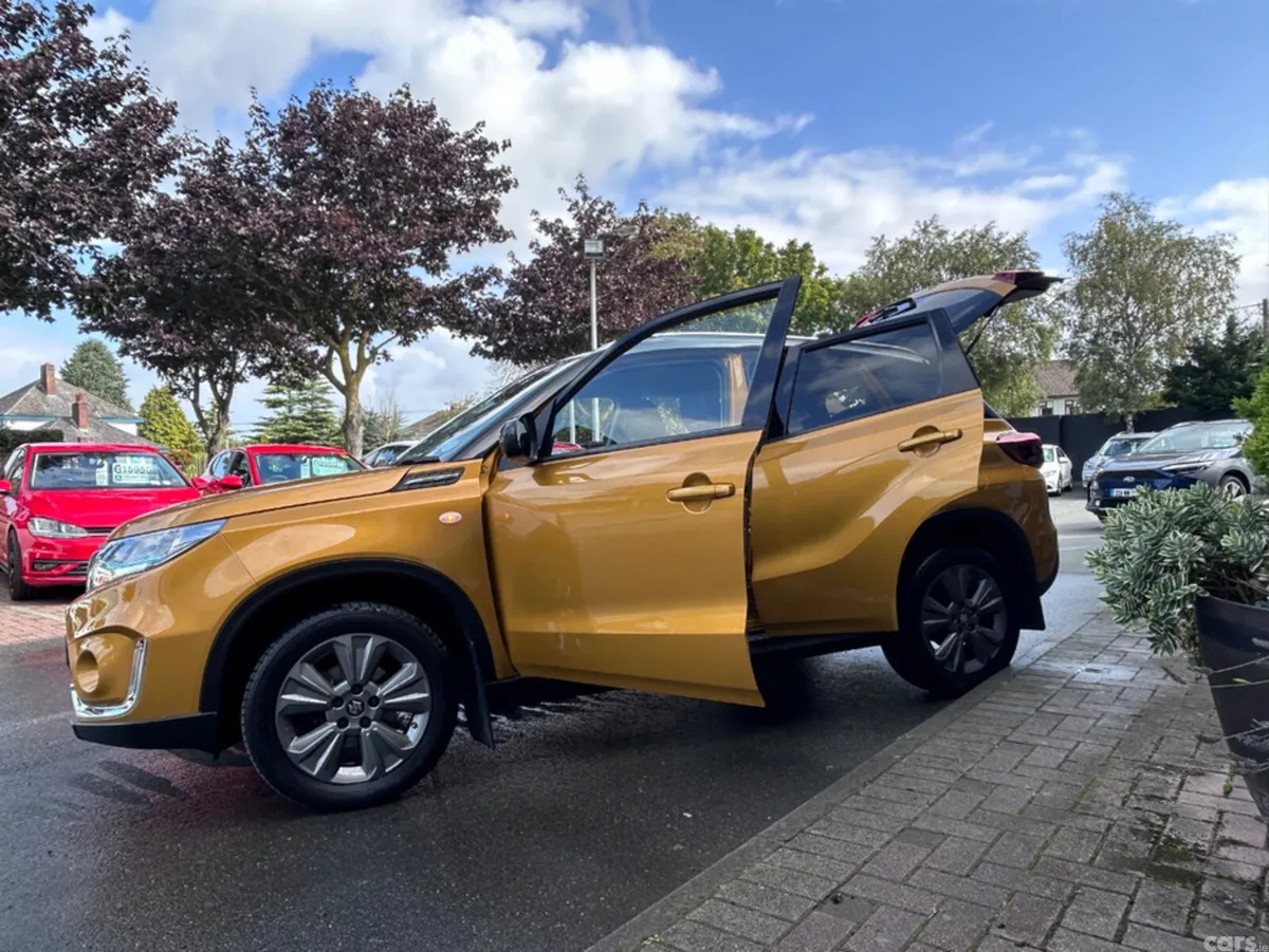 Suzuki Vitara SUV, Petrol, 2024, Gold