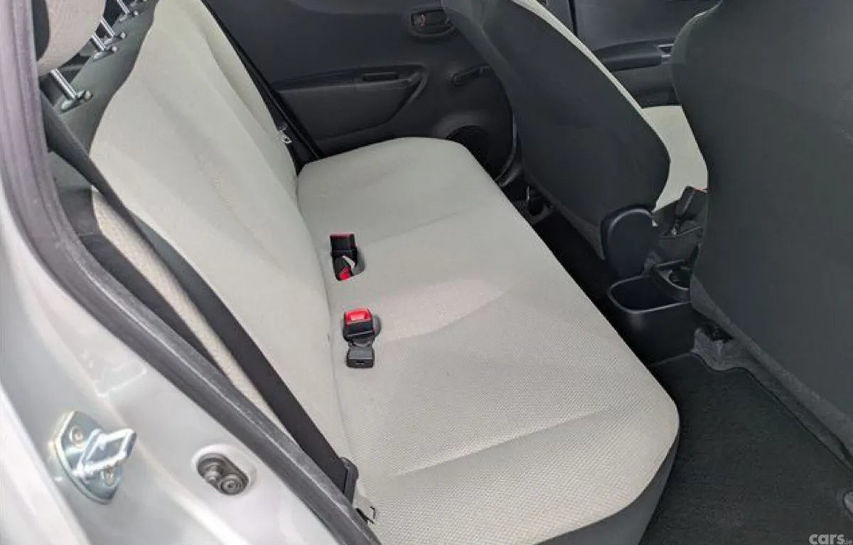 Toyota Vitz Hatchback, Petrol, 2013, Silver