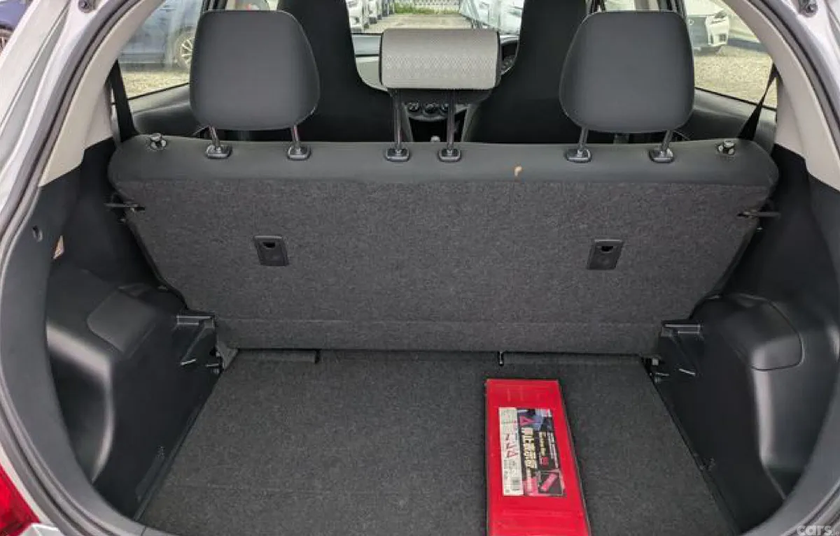 Toyota Vitz Hatchback, Petrol, 2013, Silver