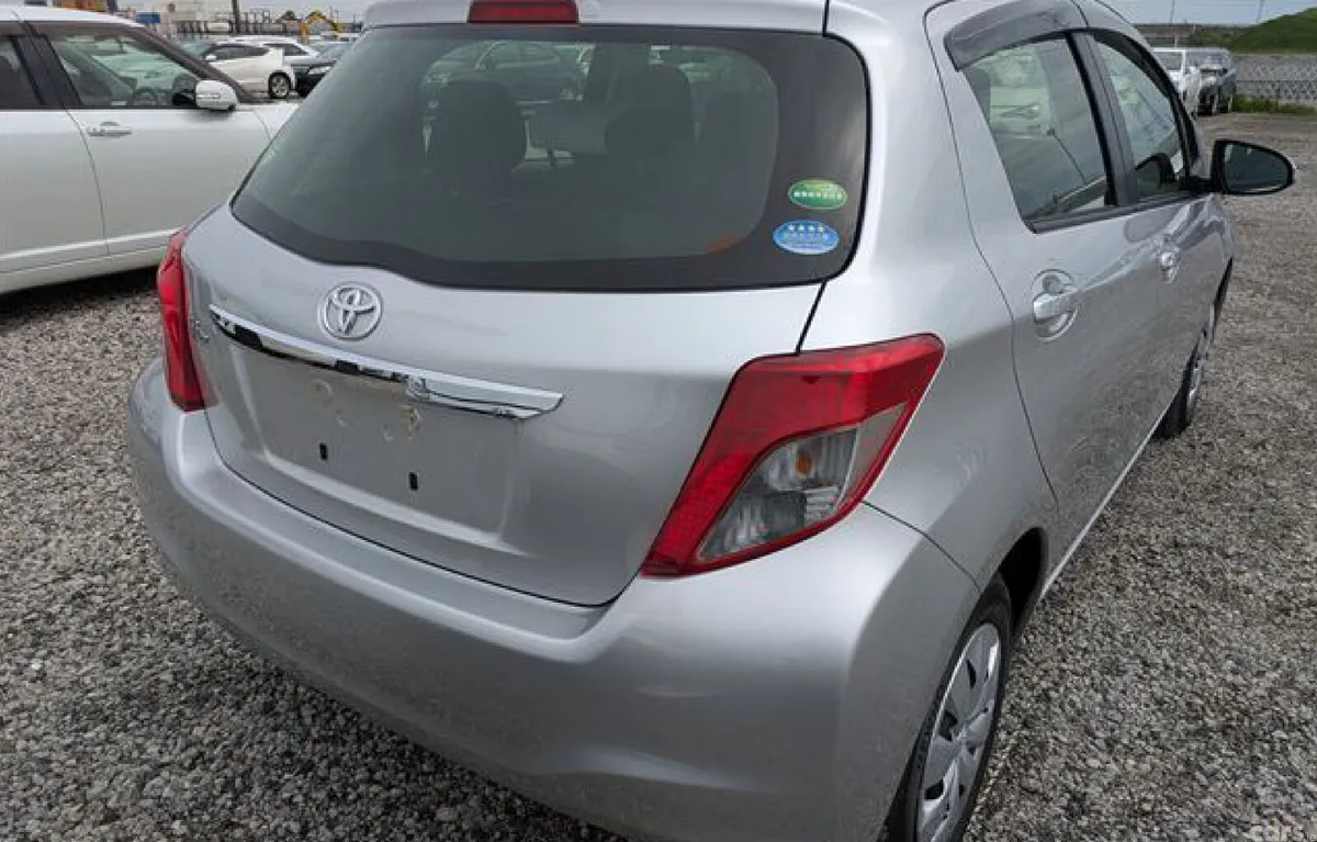 Toyota Vitz Hatchback, Petrol, 2013, Silver