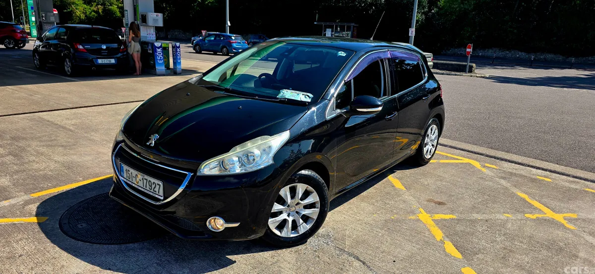 Peugeot 208 Hatchback, Petrol, 2015, Black