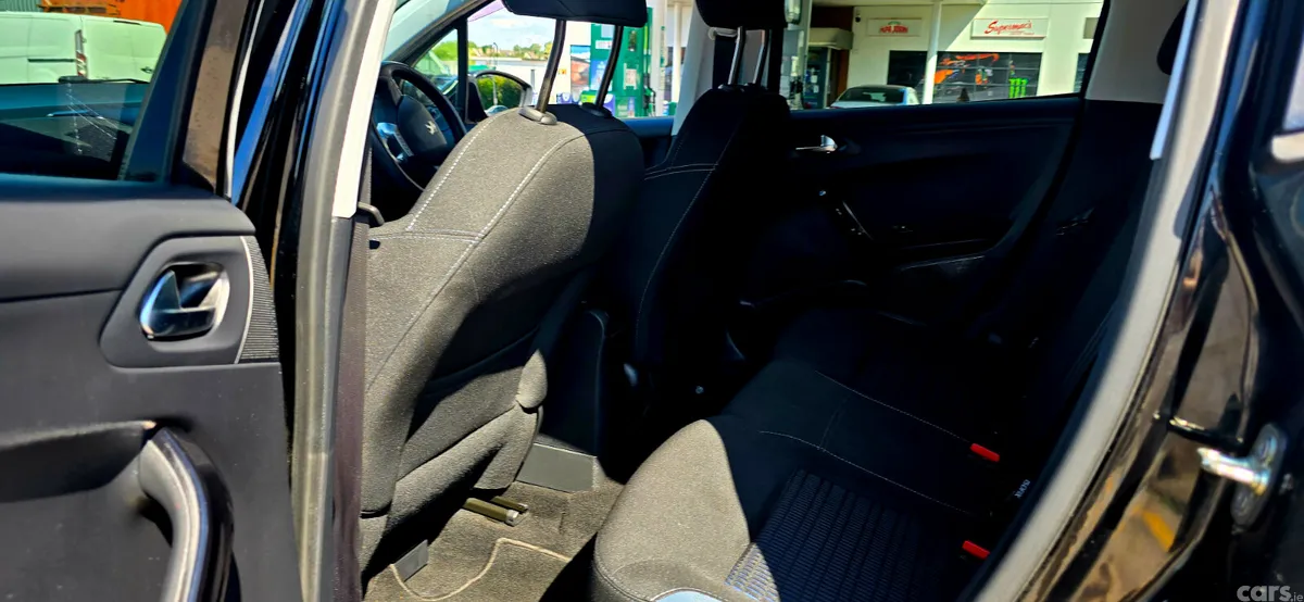 Peugeot 208 Hatchback, Petrol, 2015, Black