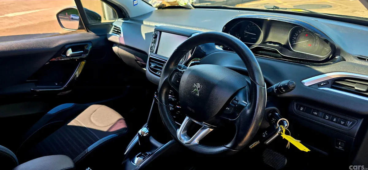 Peugeot 208 Hatchback, Petrol, 2015, Black