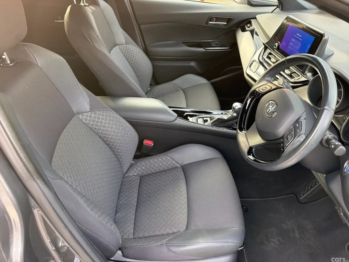 Toyota C-HR SUV, Petrol Hybrid, 2023, Grey