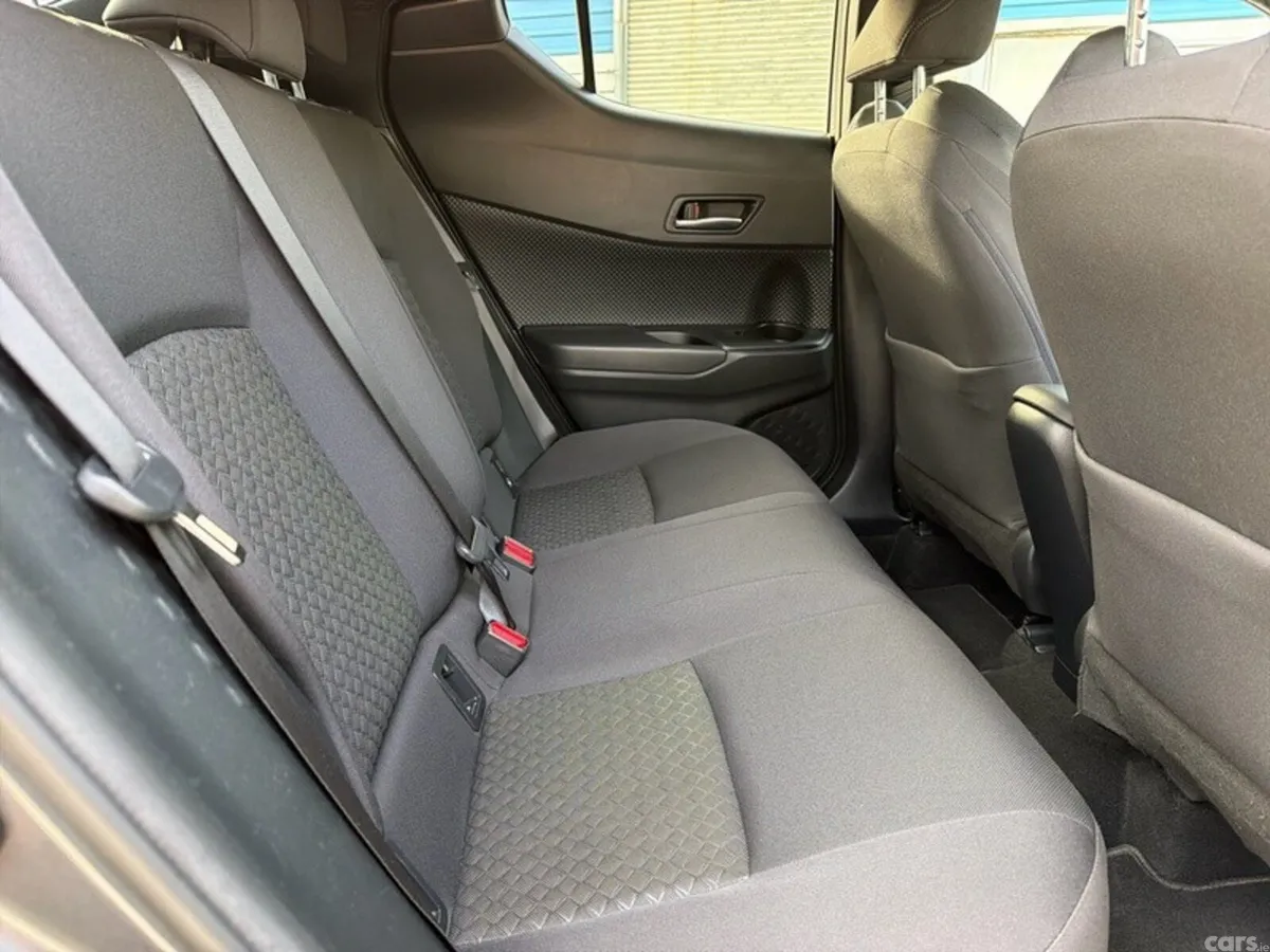 Toyota C-HR SUV, Petrol Hybrid, 2023, Grey