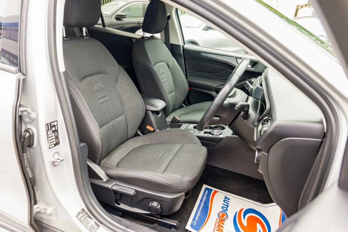 Ford Focus Hatchback, Petrol, 2020, Grey
