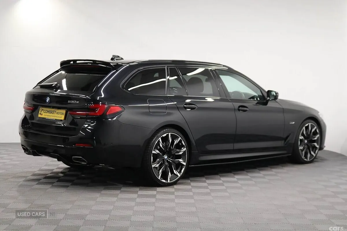 BMW 5-Series Estate, Petrol Hybrid, 2023, Black