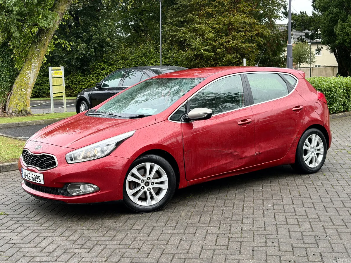 Kia Ceed Hatchback, Diesel, 2012, Red
