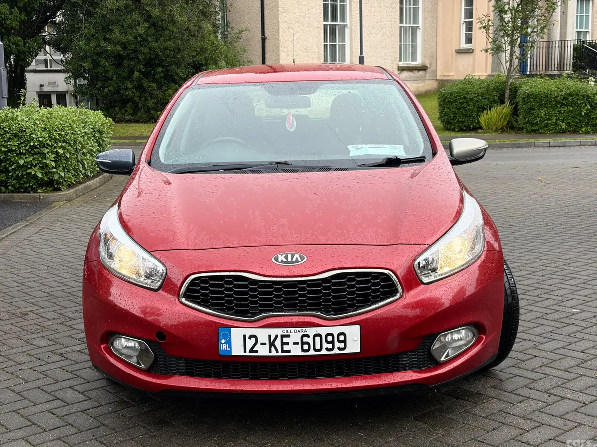 Kia Ceed Hatchback, Diesel, 2012, Red