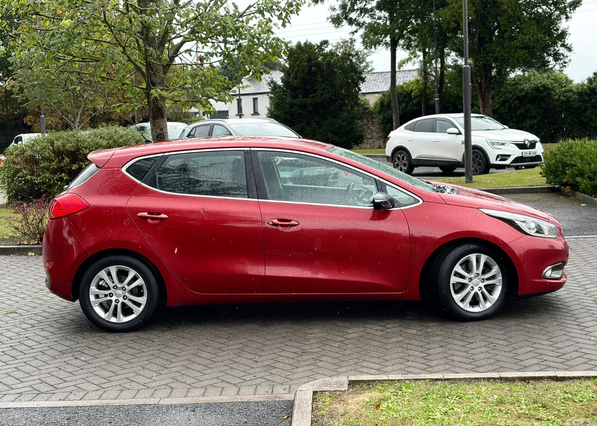 Kia Ceed Hatchback, Diesel, 2012, Red