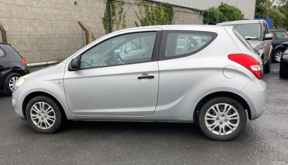 Hyundai i20 Hatchback, Petrol, 2009, Silver