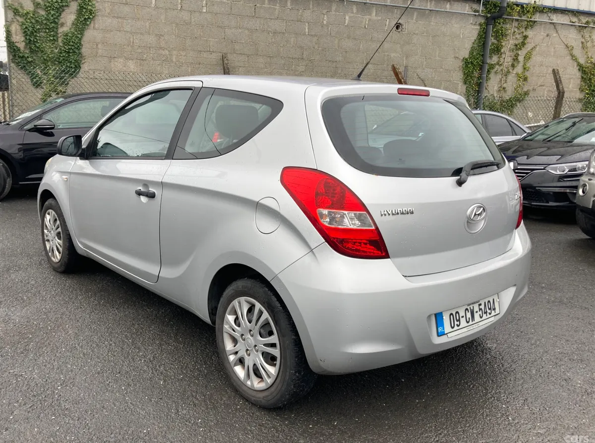 Hyundai i20 Hatchback, Petrol, 2009, Silver