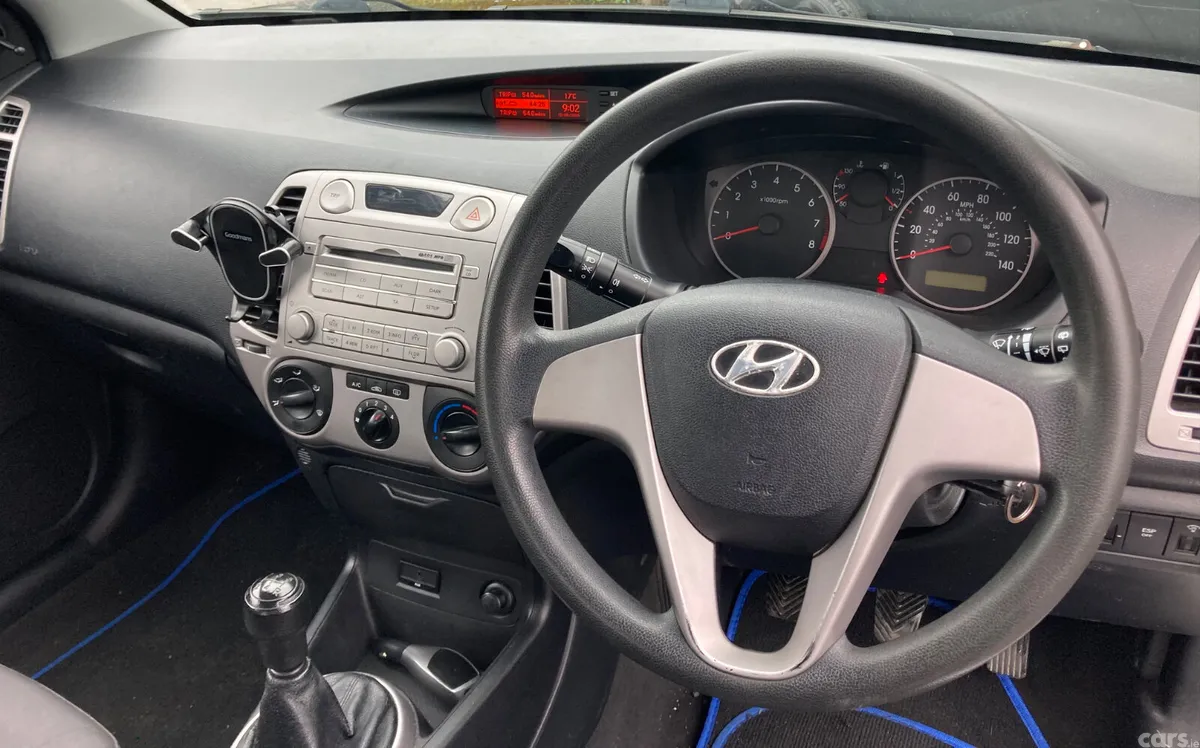 Hyundai i20 Hatchback, Petrol, 2009, Silver
