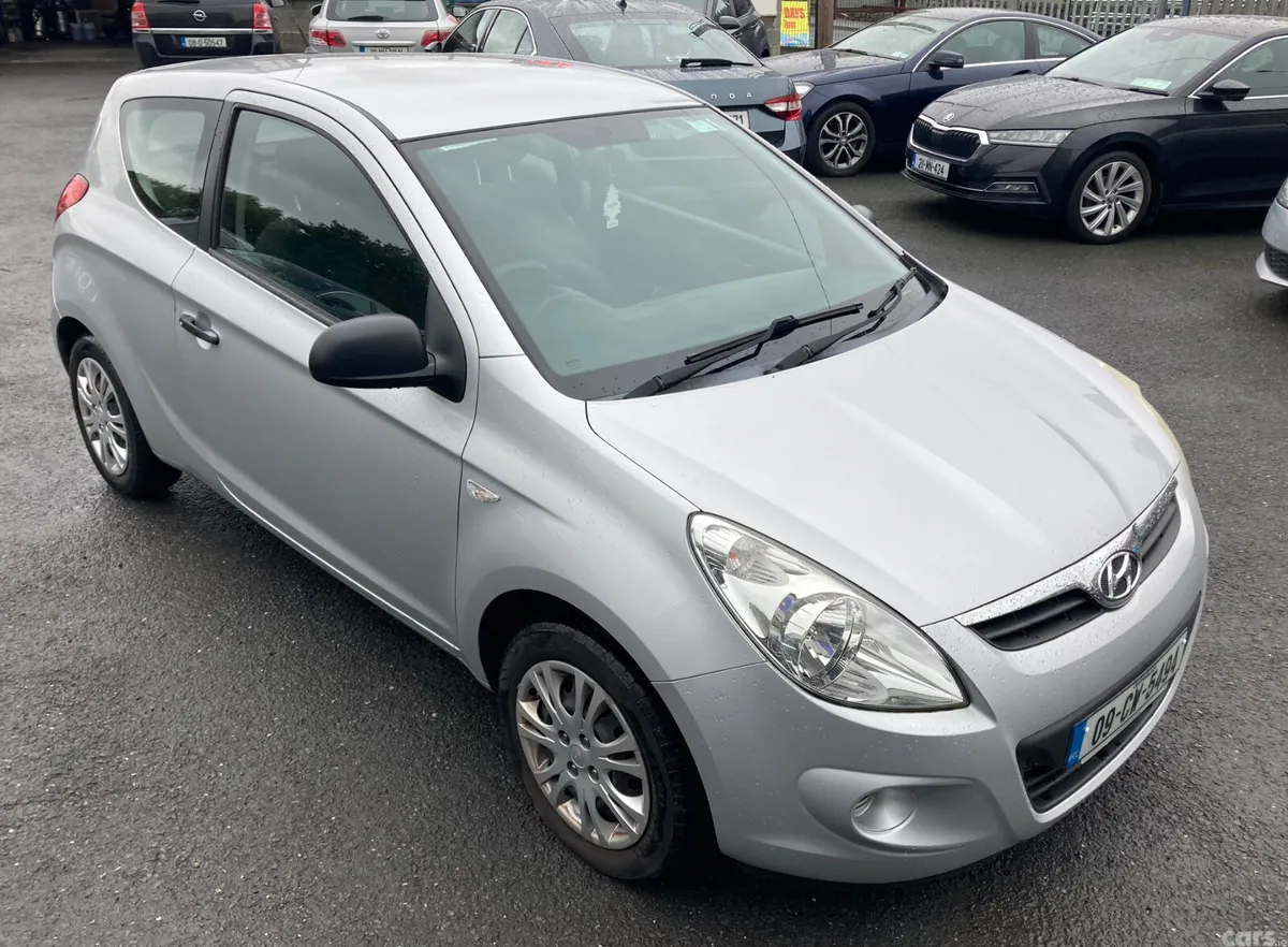 Hyundai i20 Hatchback, Petrol, 2009, Silver