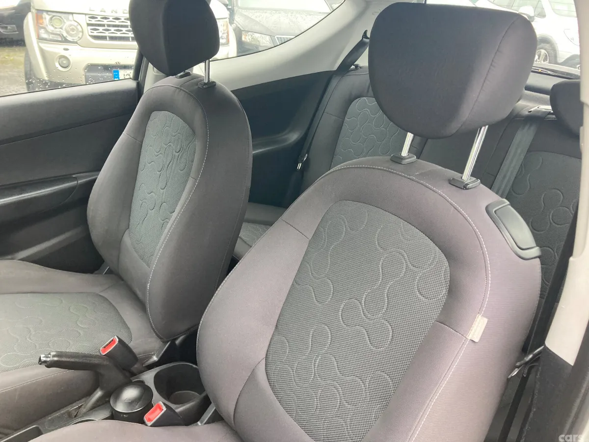 Hyundai i20 Hatchback, Petrol, 2009, Silver