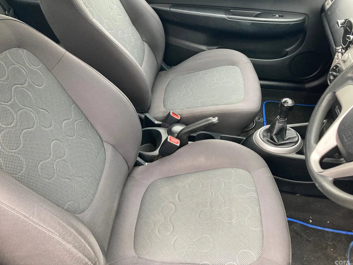 Hyundai i20 Hatchback, Petrol, 2009, Silver