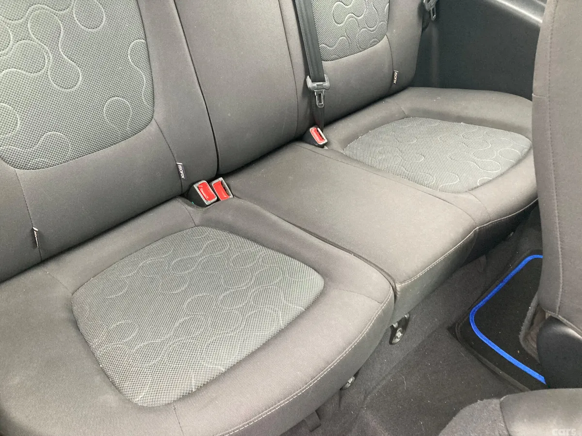 Hyundai i20 Hatchback, Petrol, 2009, Silver