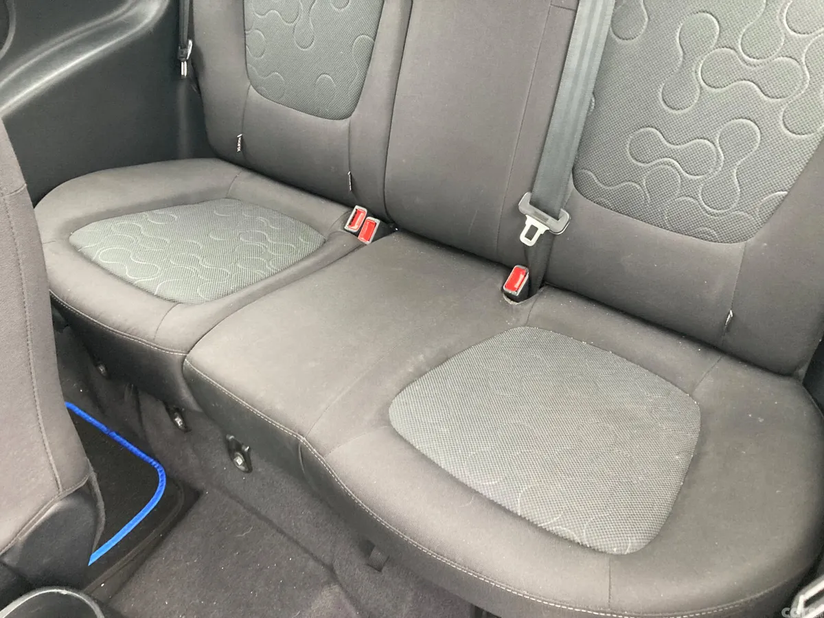 Hyundai i20 Hatchback, Petrol, 2009, Silver