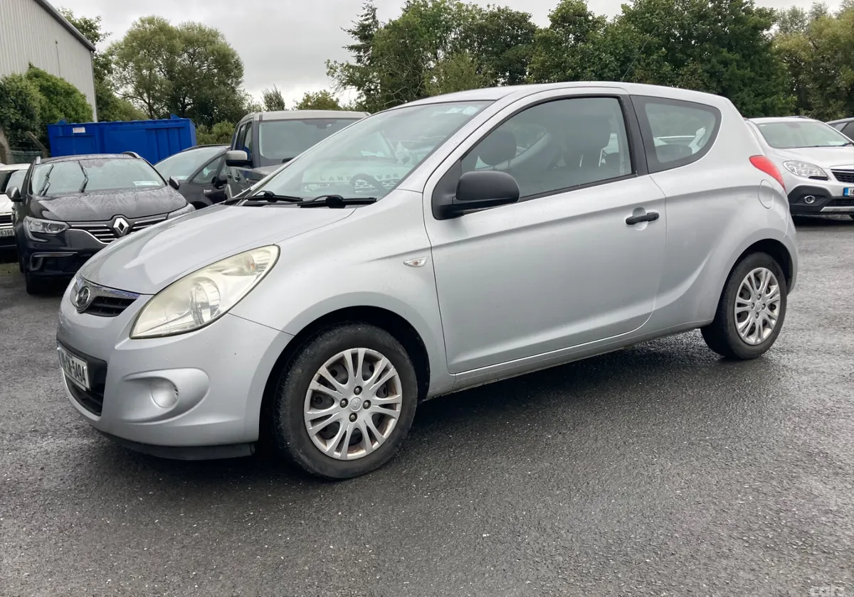 Hyundai i20 Hatchback, Petrol, 2009, Silver