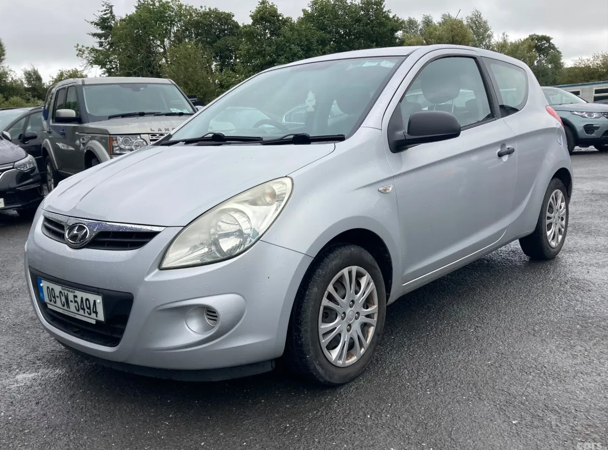 Hyundai i20 Hatchback, Petrol, 2009, Silver