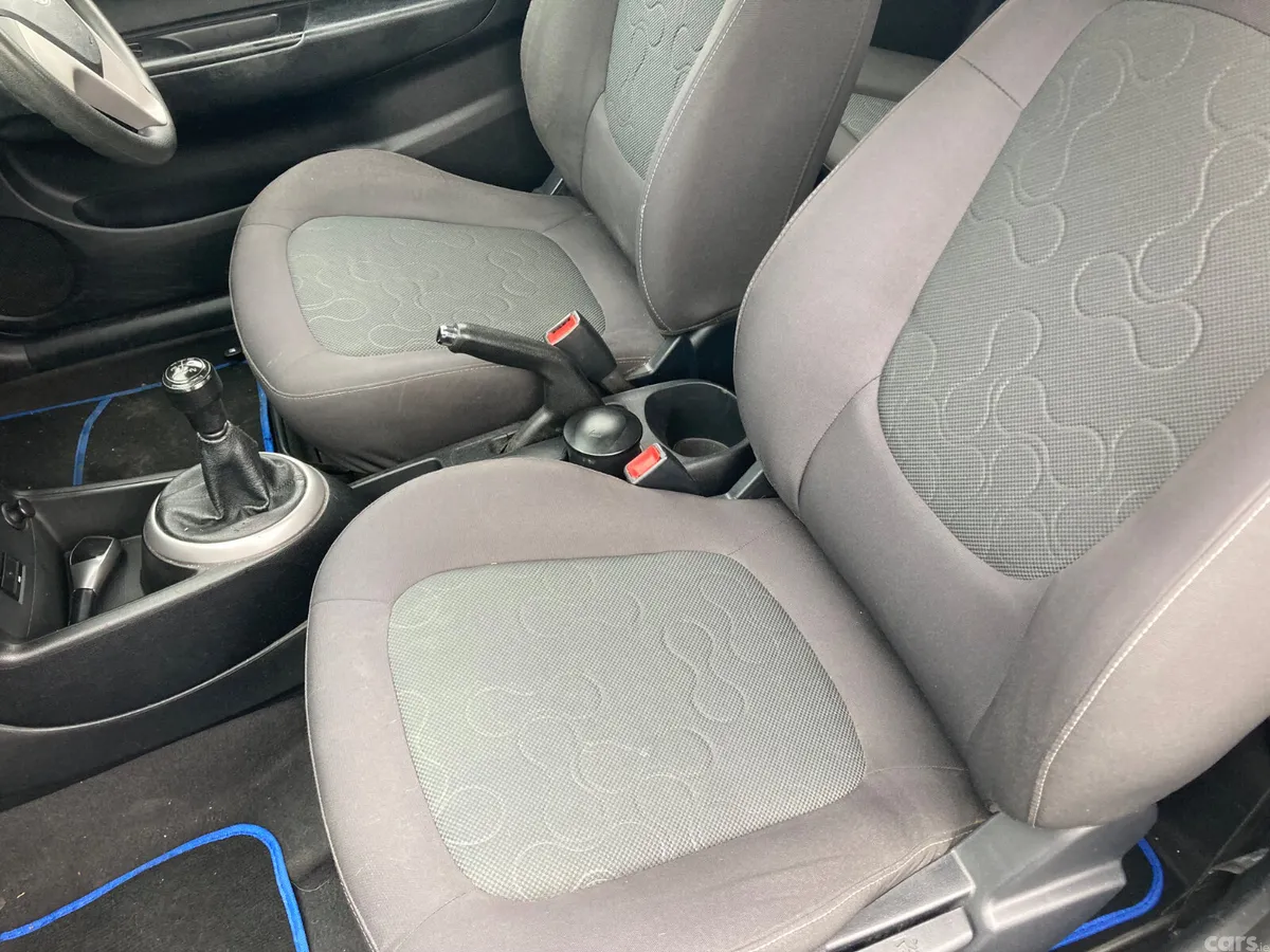 Hyundai i20 Hatchback, Petrol, 2009, Silver