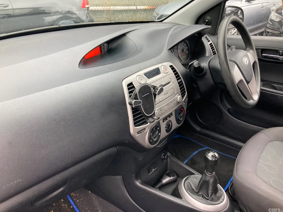 Hyundai i20 Hatchback, Petrol, 2009, Silver