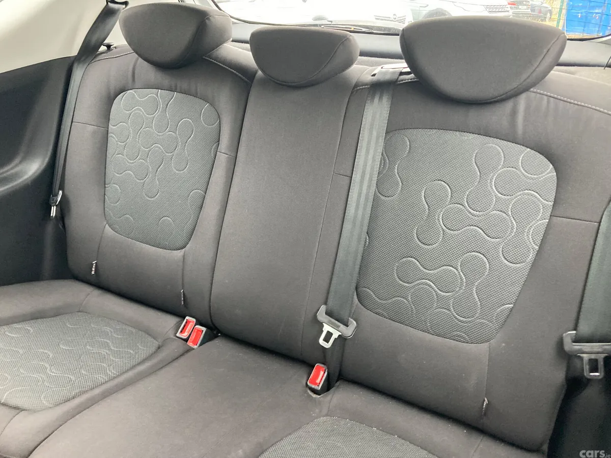Hyundai i20 Hatchback, Petrol, 2009, Silver