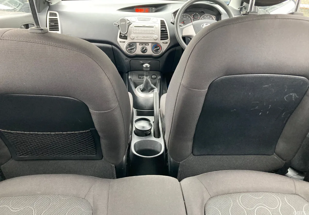 Hyundai i20 Hatchback, Petrol, 2009, Silver