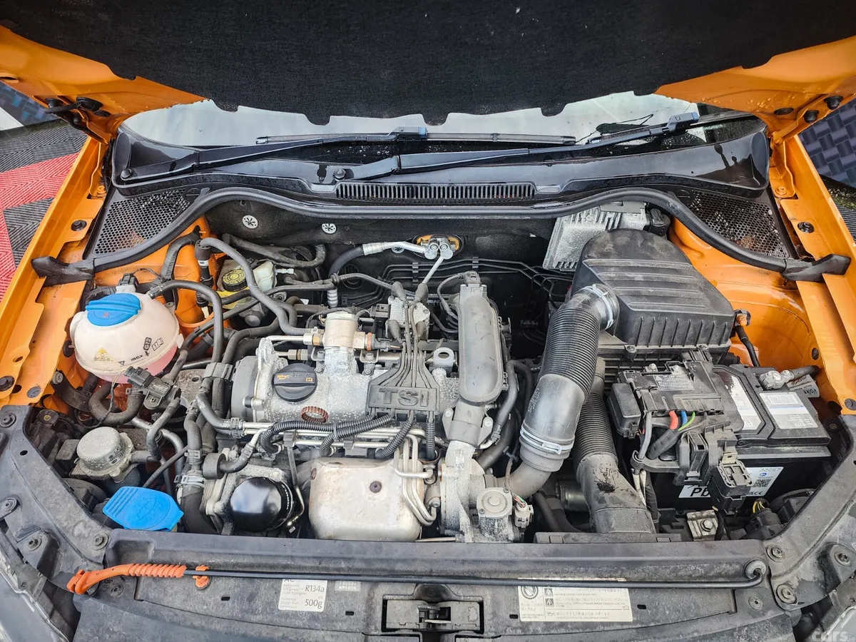 Volkswagen Polo Hatchback, Petrol, 2011, Orange