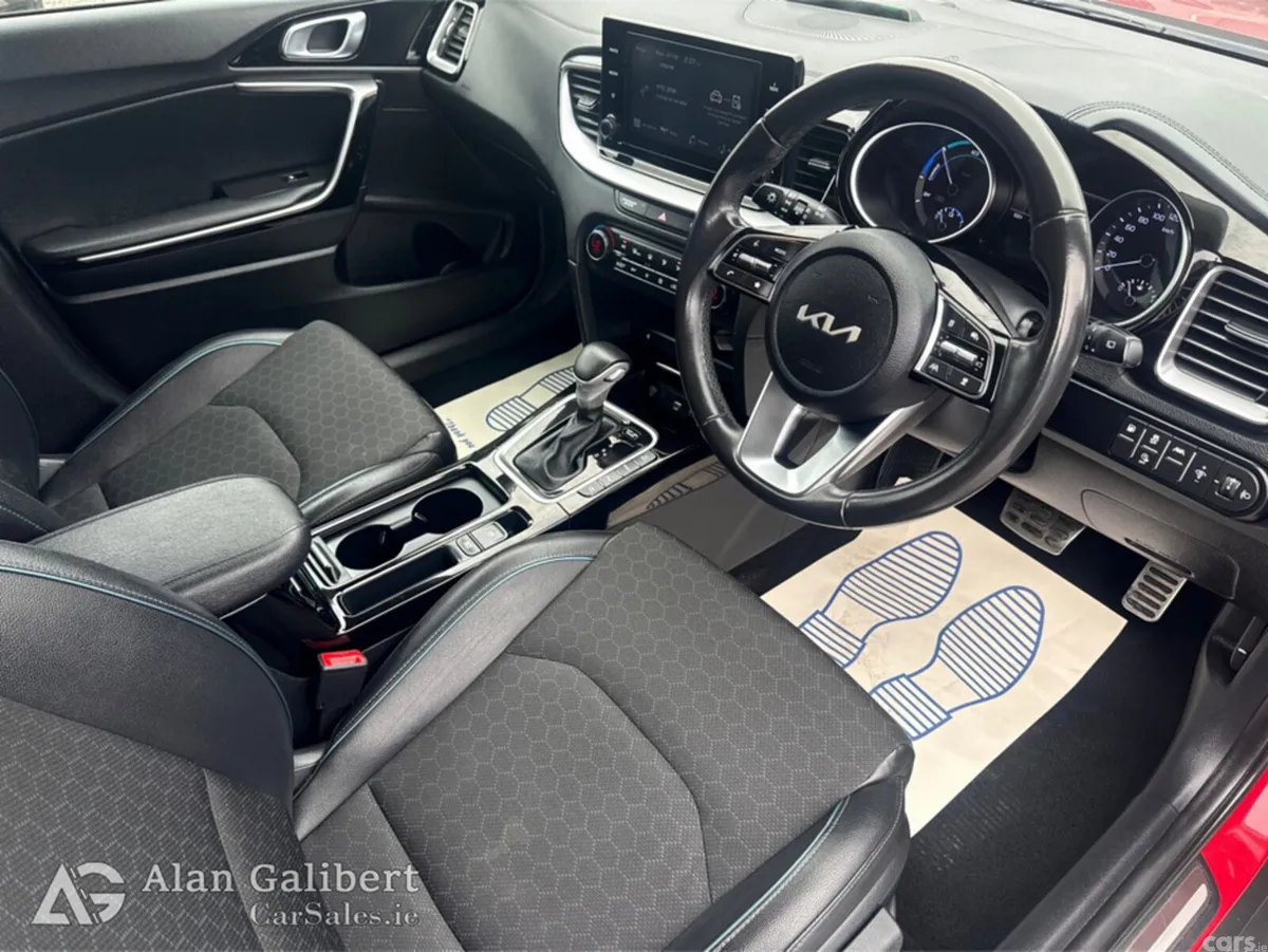 Kia XCeed Hatchback, Petrol Plug-in Hybrid, 2023, Red