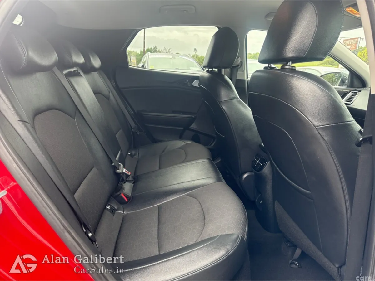 Kia XCeed Hatchback, Petrol Plug-in Hybrid, 2023, Red