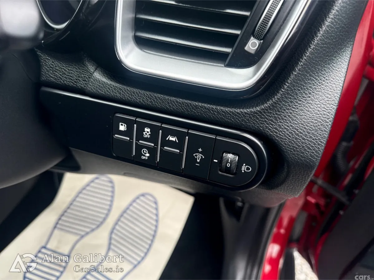 Kia XCeed Hatchback, Petrol Plug-in Hybrid, 2023, Red