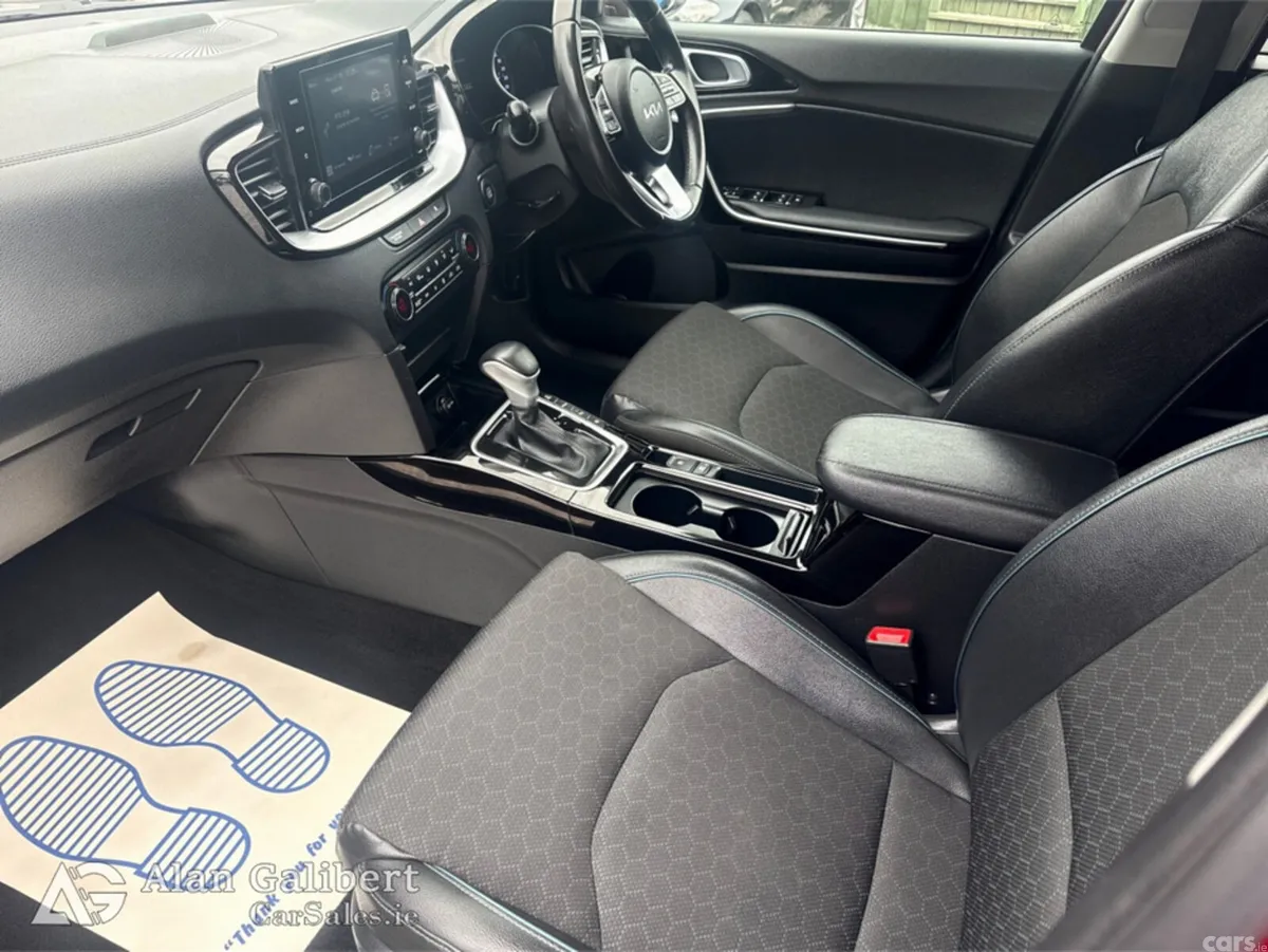 Kia XCeed Hatchback, Petrol Plug-in Hybrid, 2023, Red