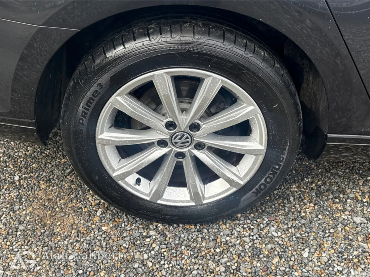 Volkswagen Passat Saloon, Diesel, 2019, Grey
