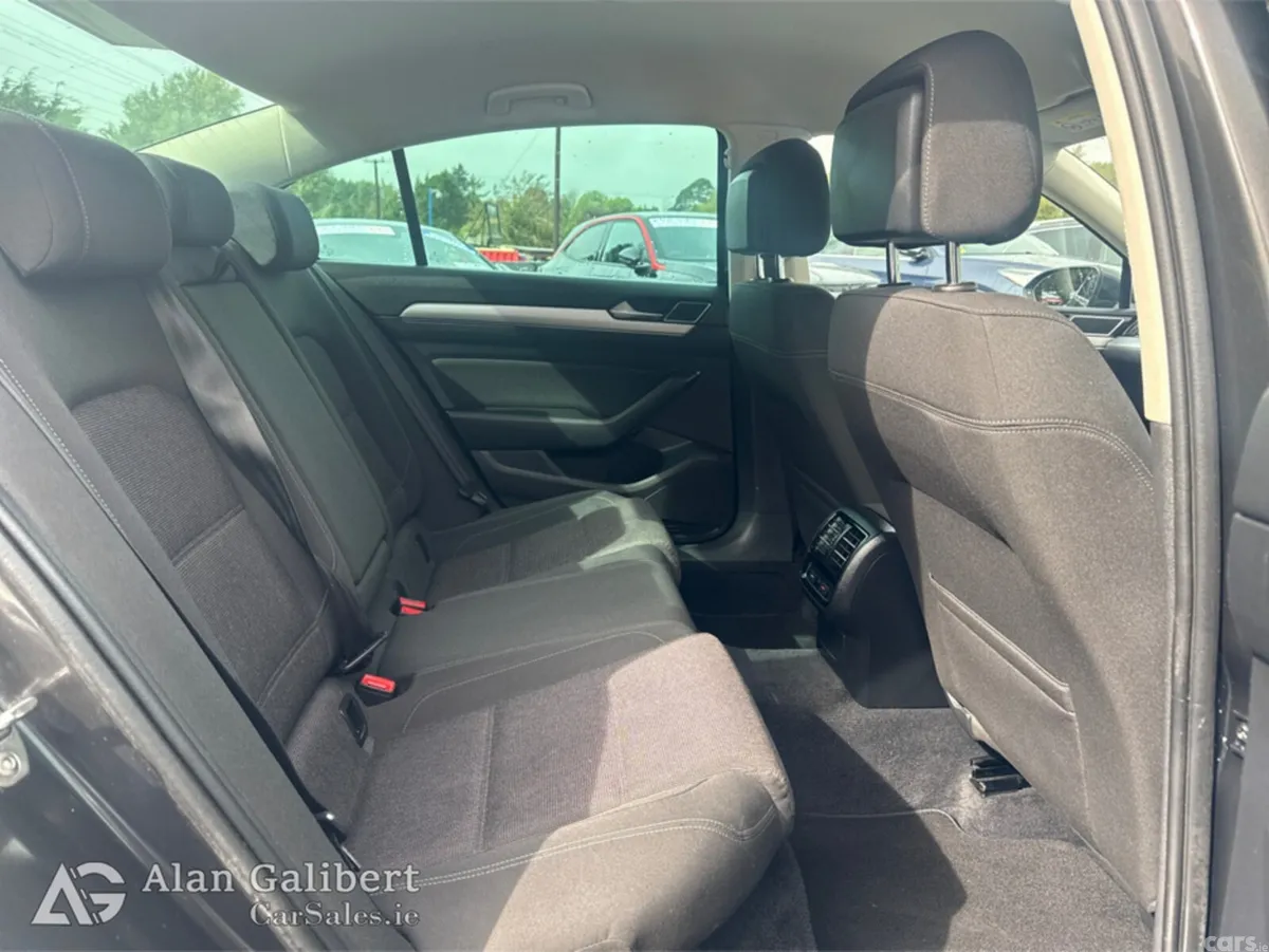 Volkswagen Passat Saloon, Diesel, 2019, Grey