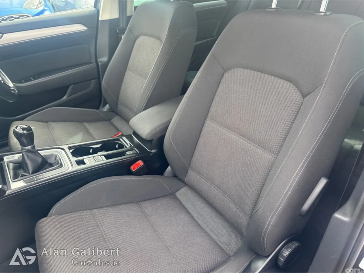 Volkswagen Passat Saloon, Diesel, 2019, Grey