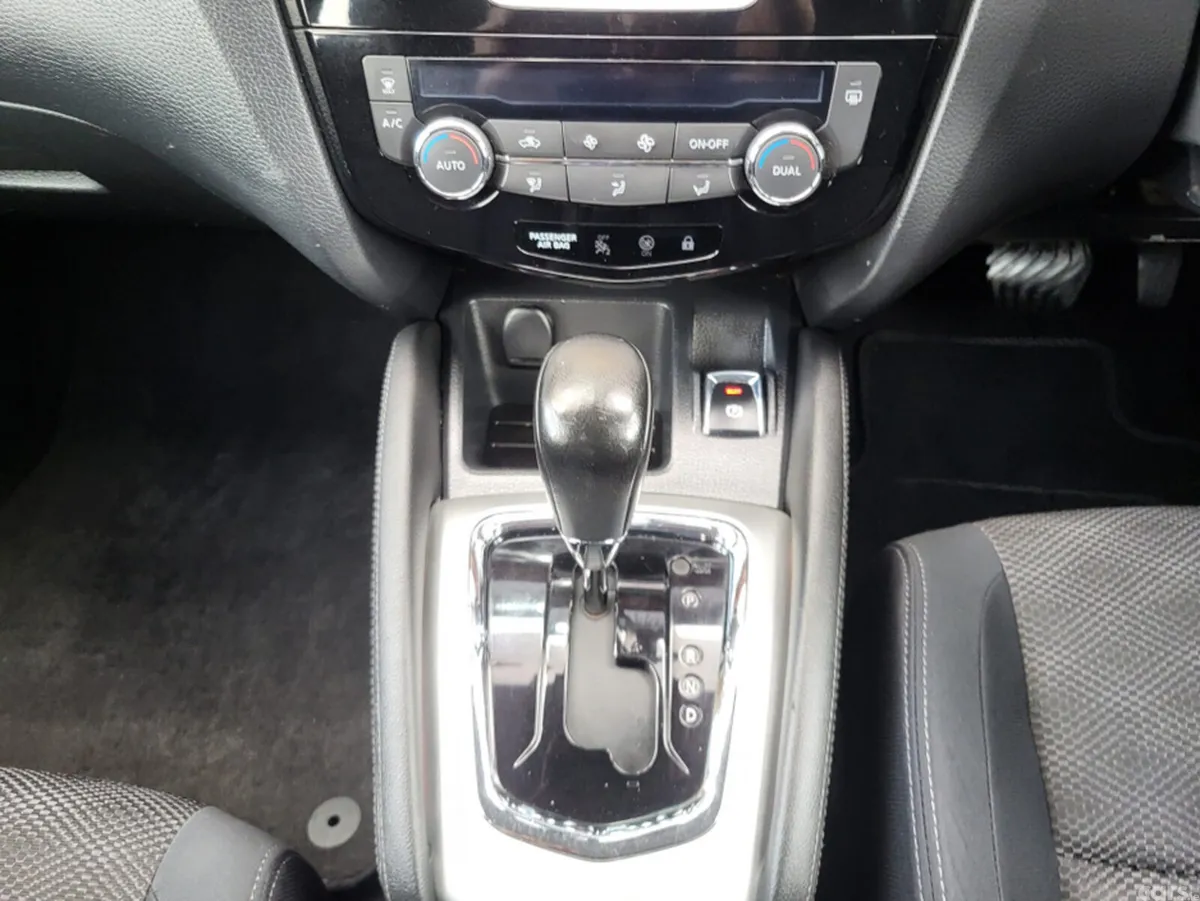 Nissan Qashqai MPV, Diesel, 2014, Brown