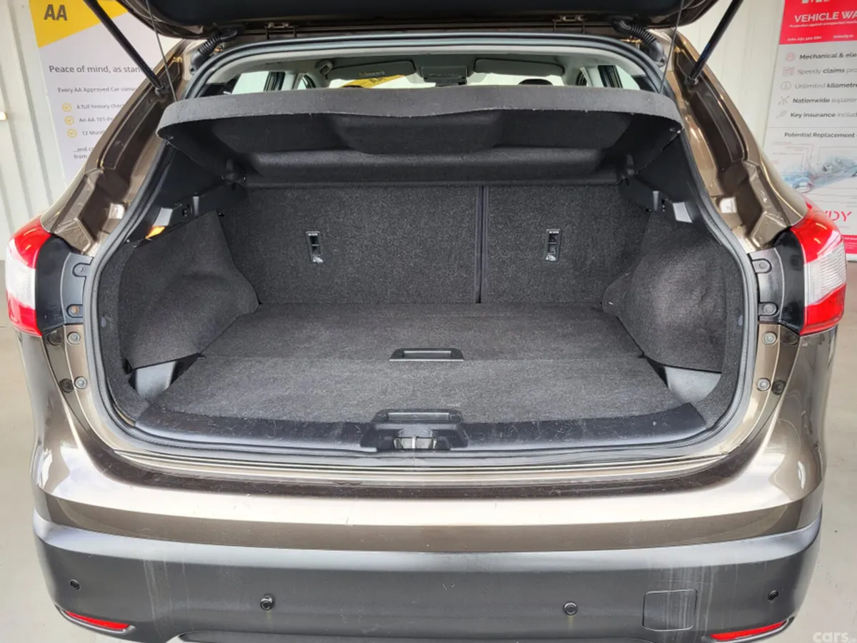 Nissan Qashqai MPV, Diesel, 2014, Brown