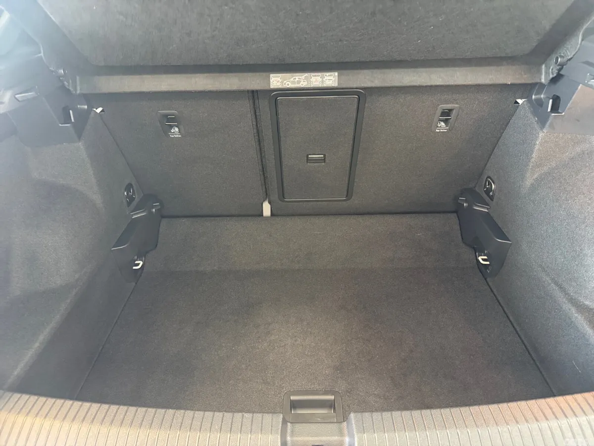 Volkswagen T-Roc SUV, Diesel, 2021, White