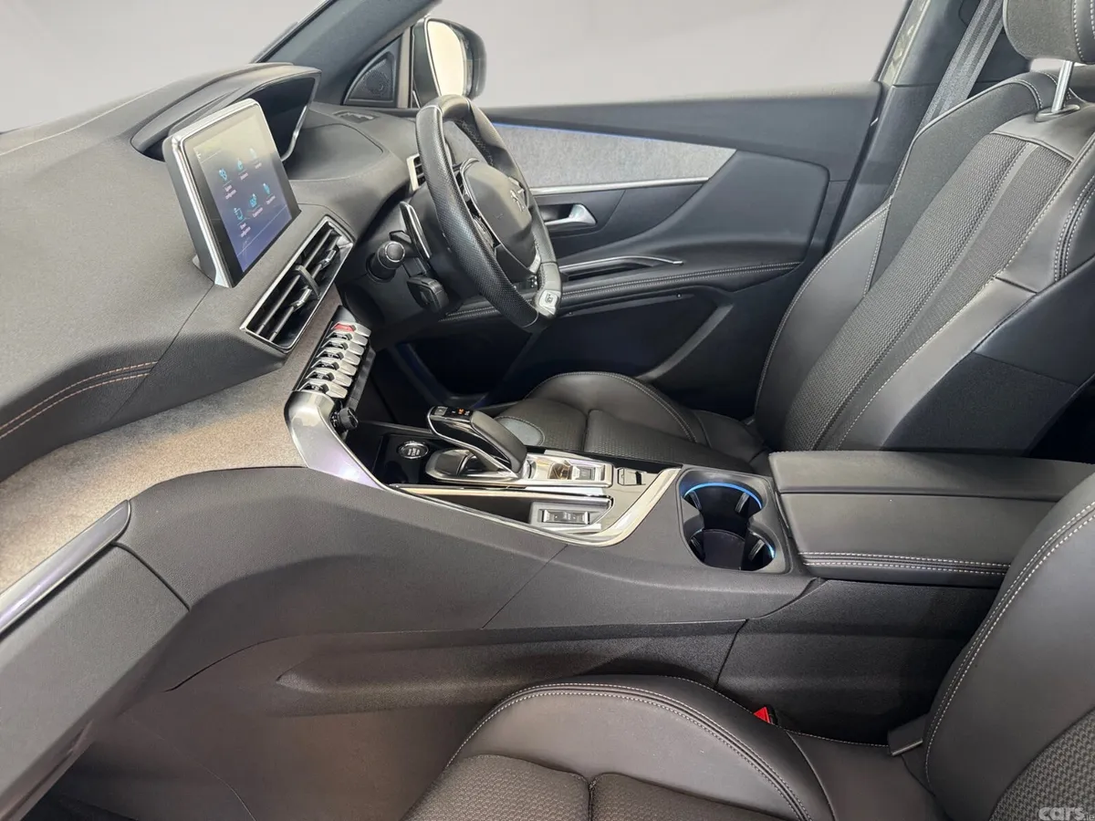 Peugeot 3008 SUV, Petrol Plug-in Hybrid, 2023, Grey