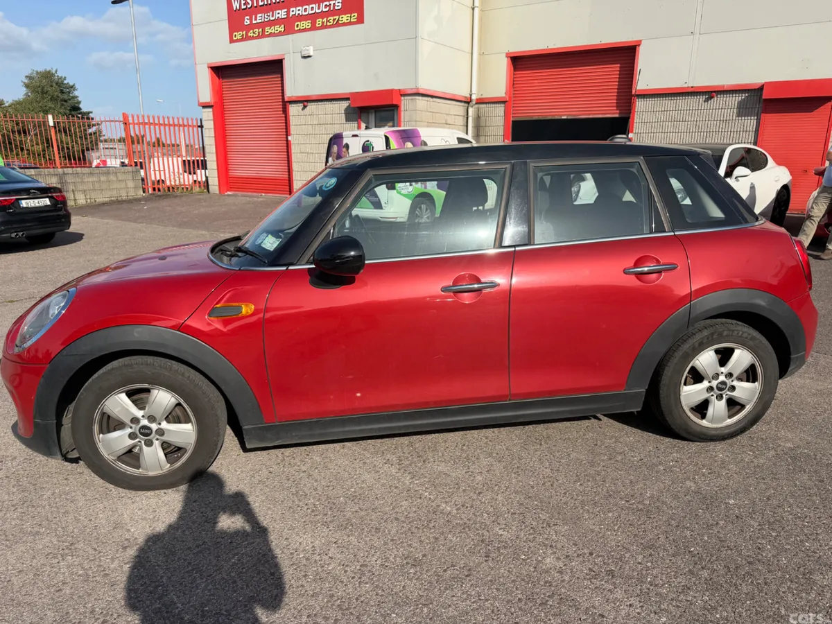 Mini Cooper Hatchback, Diesel, 2015, Red