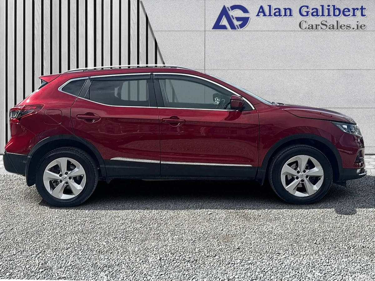 Nissan Qashqai MPV, Petrol, 2020, Red