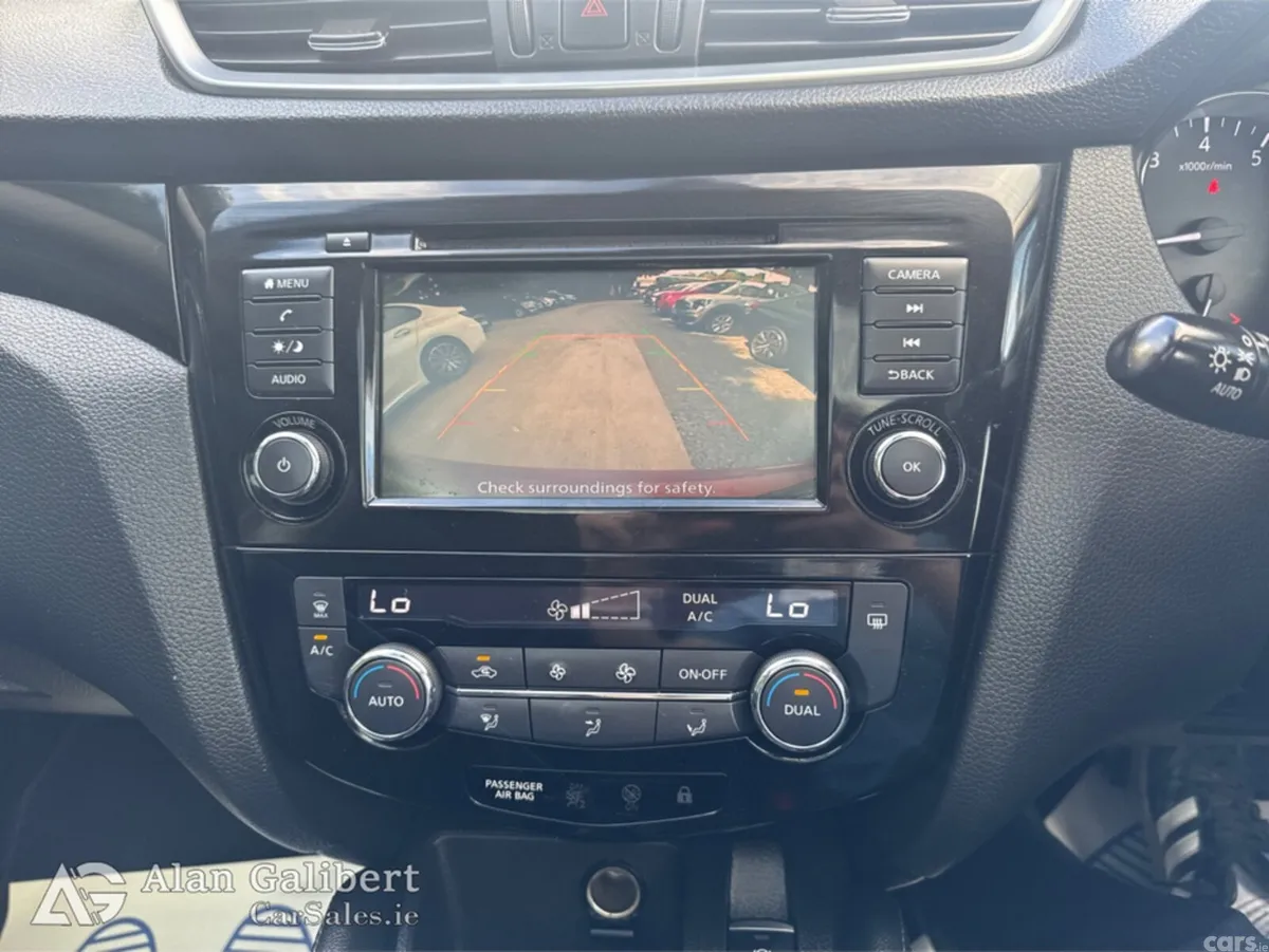 Nissan Qashqai MPV, Petrol, 2020, Red