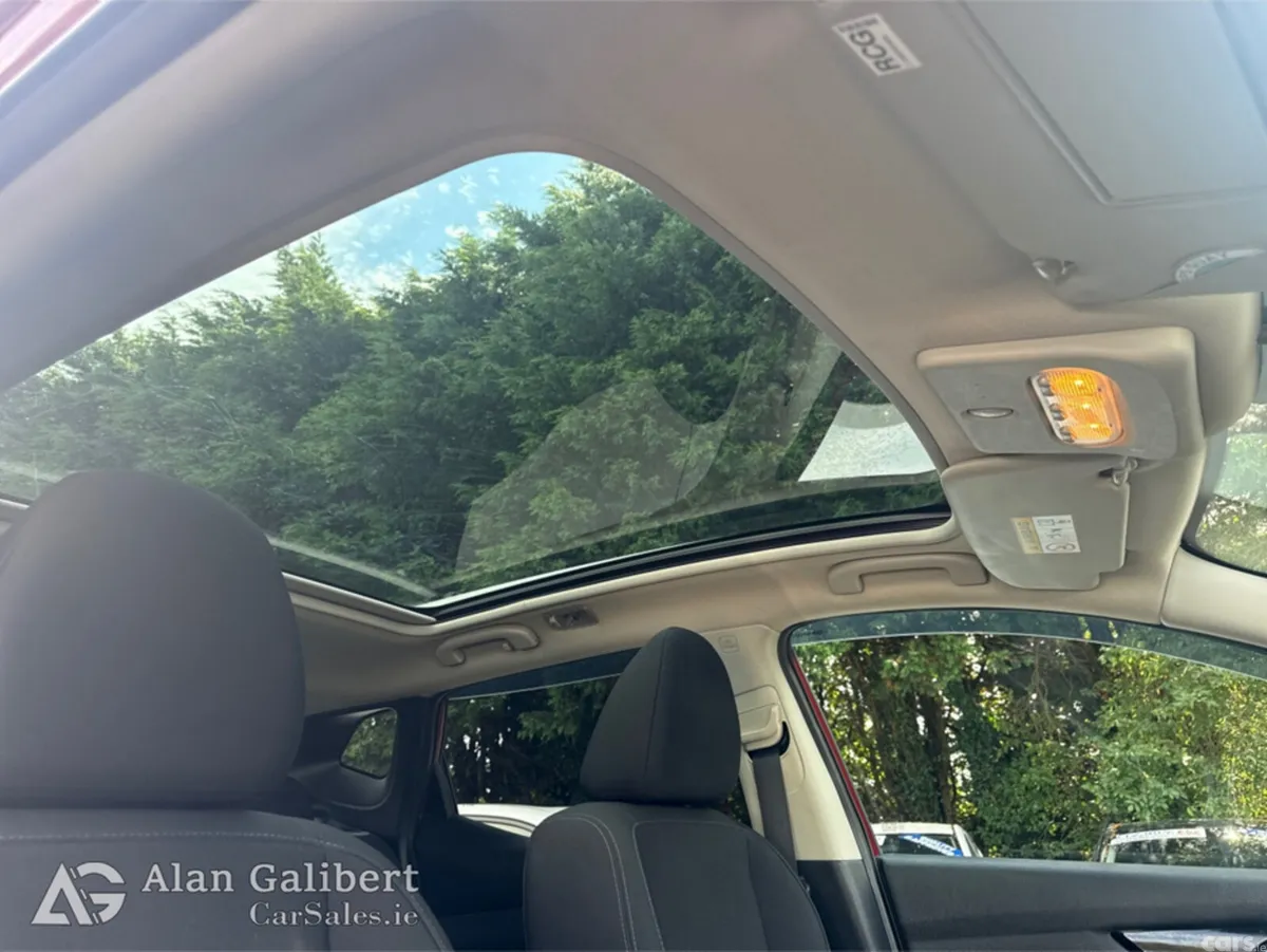 Nissan Qashqai MPV, Petrol, 2020, Red