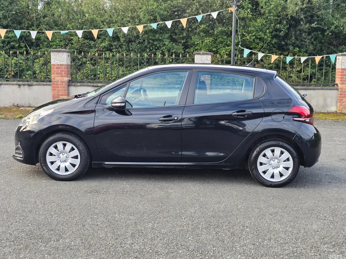 Peugeot 208 Hatchback, Diesel, 2018, Black