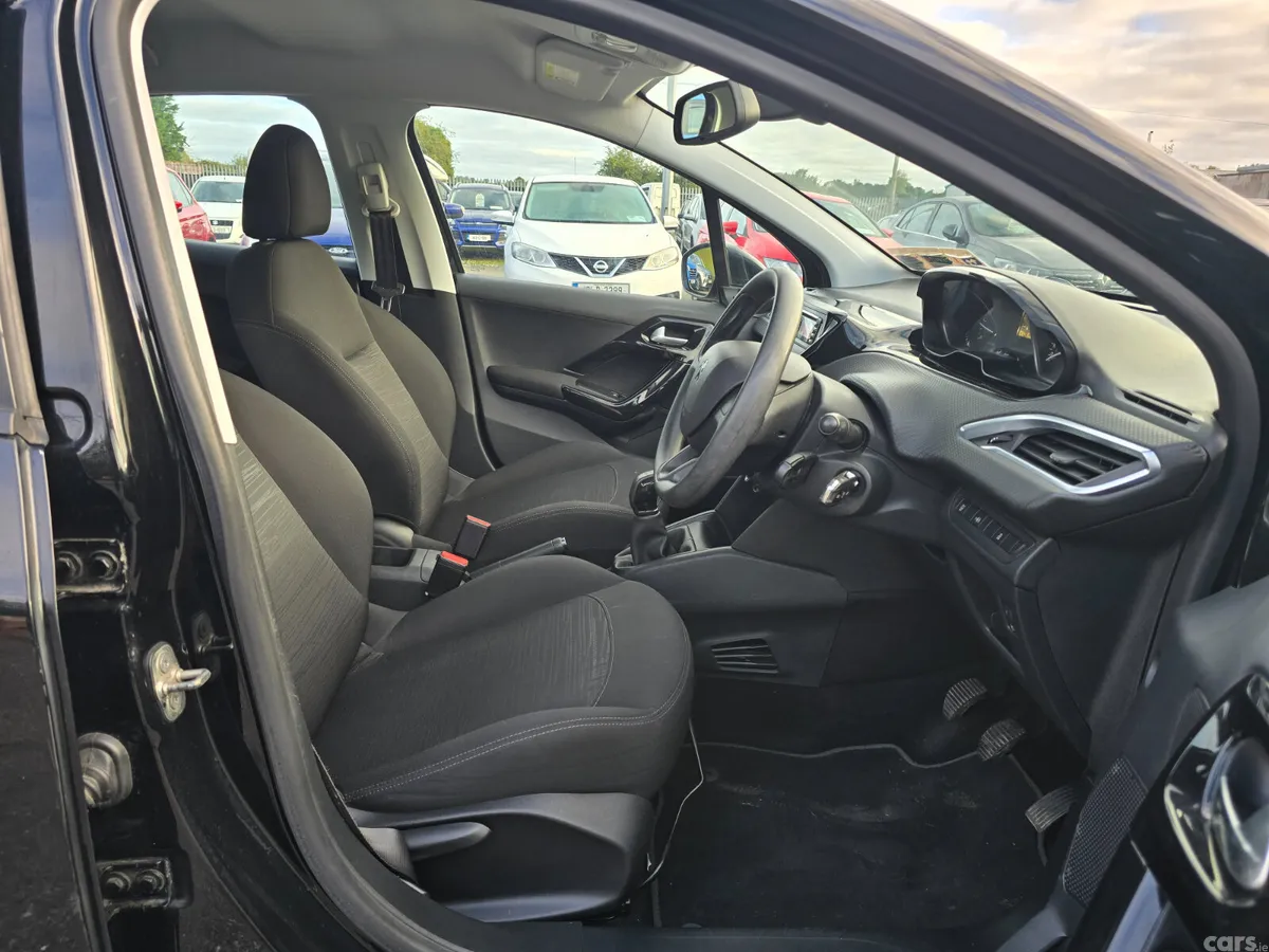 Peugeot 208 Hatchback, Diesel, 2018, Black