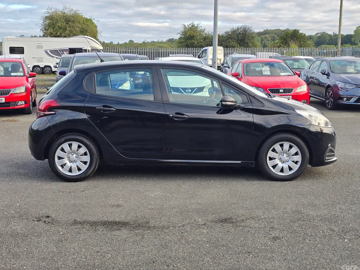 Peugeot 208 Hatchback, Diesel, 2018, Black