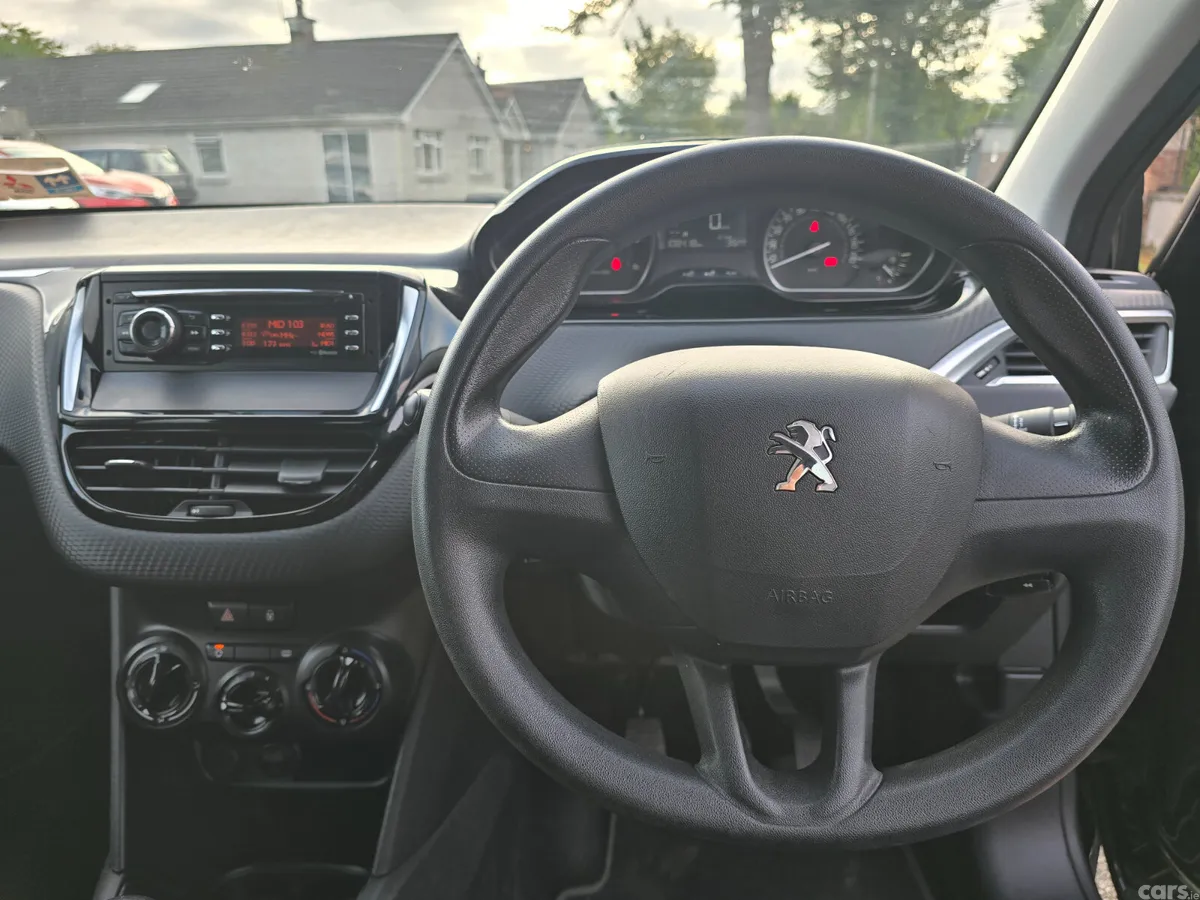 Peugeot 208 Hatchback, Diesel, 2018, Black