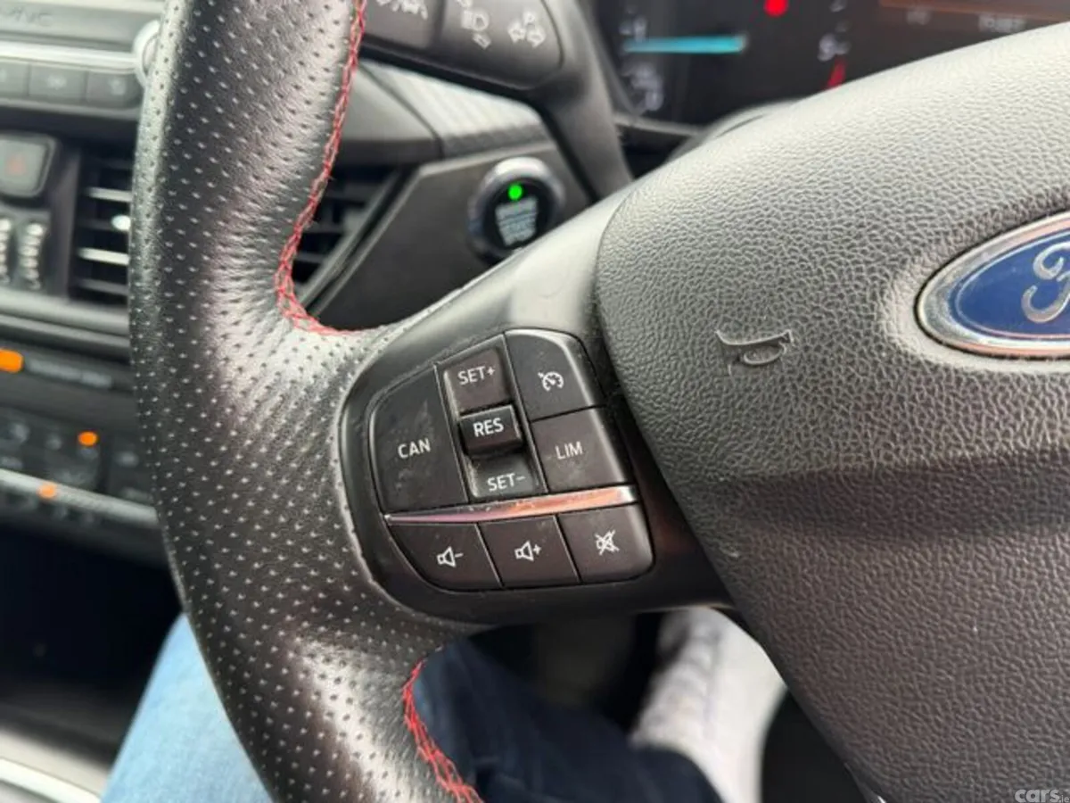 Ford Focus Hatchback, Diesel, 2019, Red